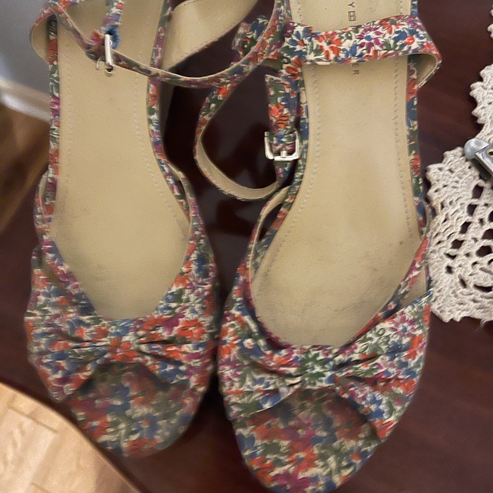 Tommy Hilfiger multi-color wedges